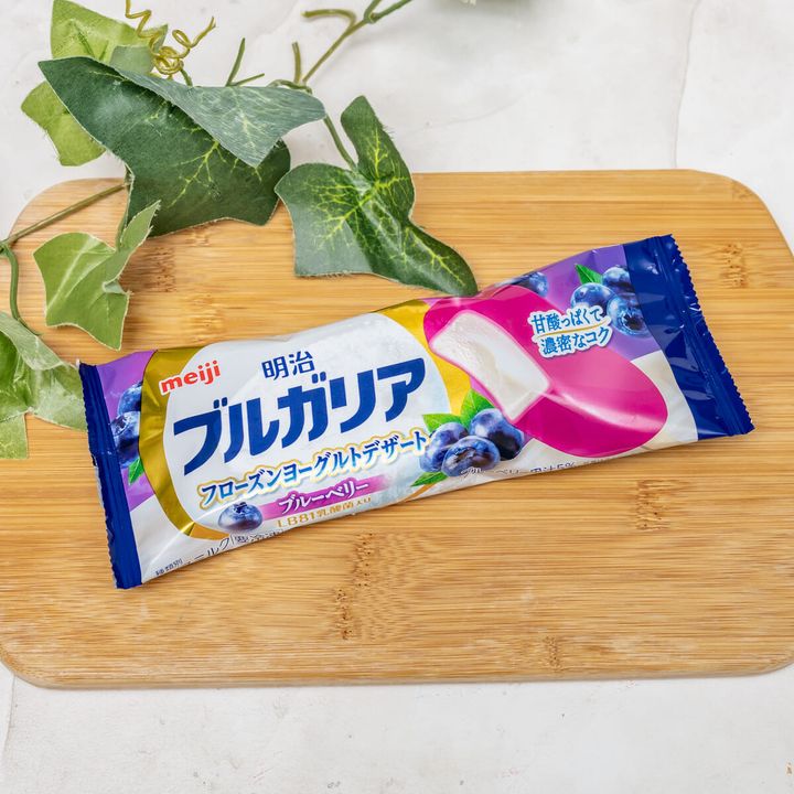 明治「ブルガリア フローズンヨーグルトデザート ブルーベリー」4