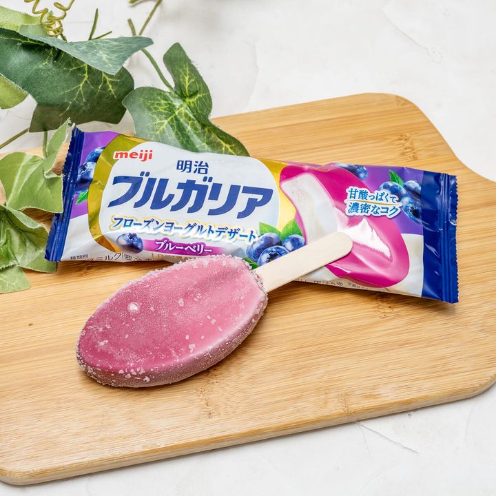 明治「ブルガリア フローズンヨーグルトデザート ブルーベリー」