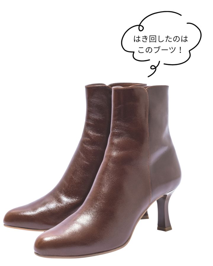 細いヒールが旬顔。楽ちんな内側ファスナー着脱。3万1900円（ダイアナ／ダイアナ 銀座本店）