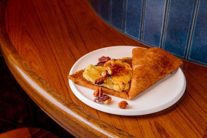 キオスク（ランタン）「さつまいもブリュレクレープ」900 円