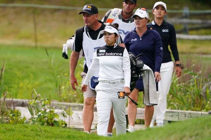 女子プロ、集中しすぎてハプニング！同伴者に平謝り