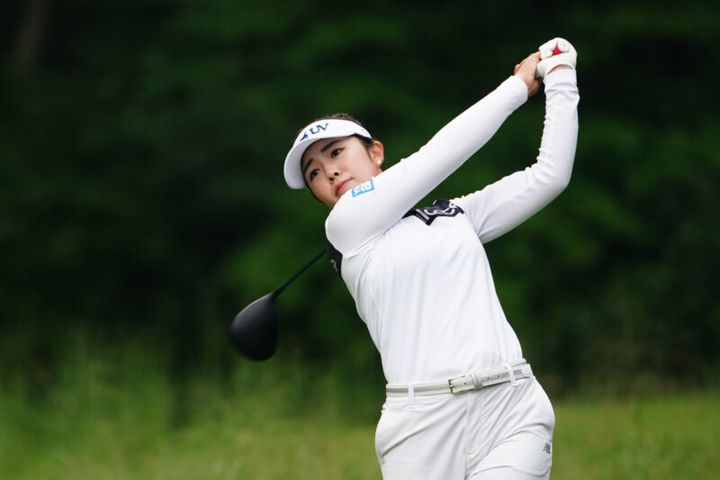 女子プロ、集中しすぎてハプニング！同伴者に平謝り