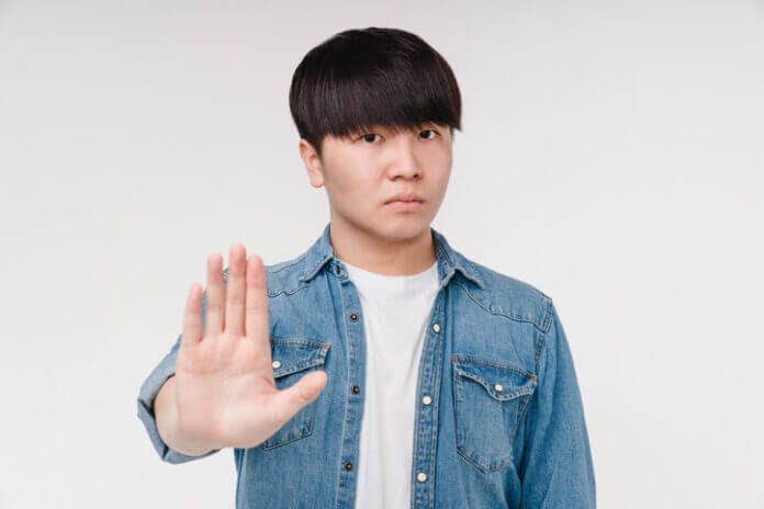 愛情の裏返しかも？心配性な男性の対処法と心理