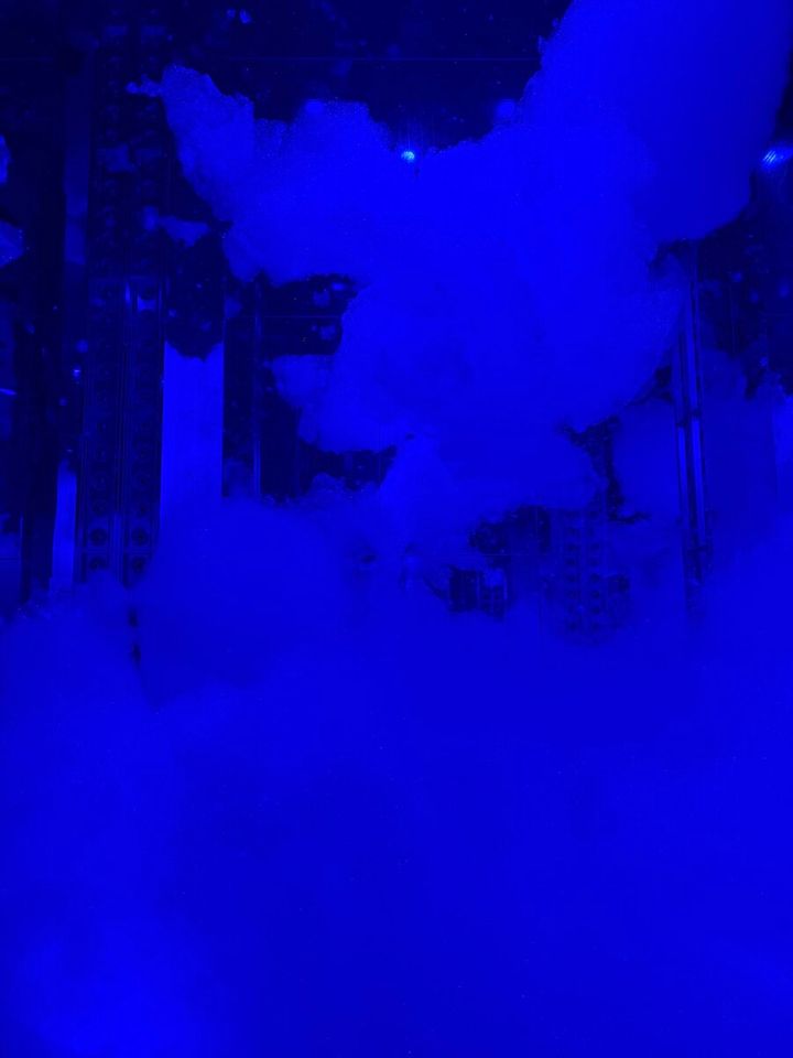 チームラボ《質量も形もない彫刻》