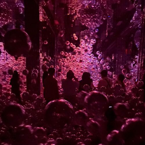 チームラボのミュージアムが京都駅そばに誕生！“質量も形もない彫刻”など注目作品を全方位レポ