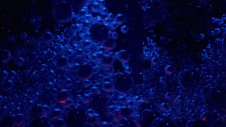 チームラボ《変容する連続体》