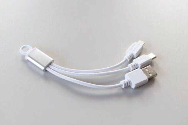 ダイソーの3in1ケーブル1