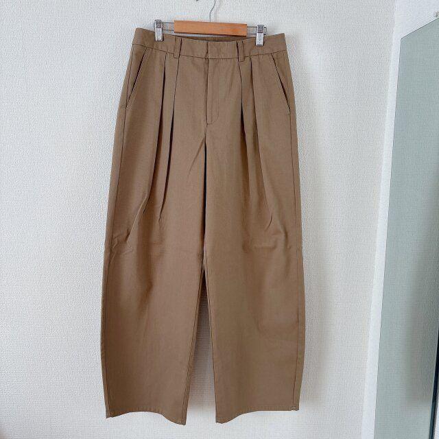 GU チノバレルレッグタックパンツ BEIGE