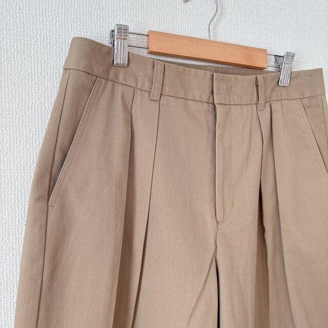 両脇にはポケット付き