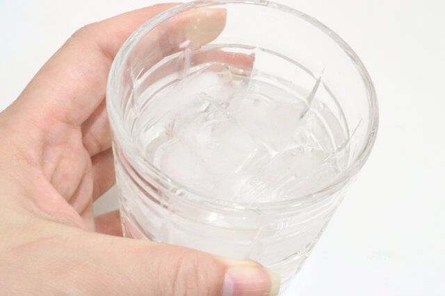 ダイソーのアイストレー（かち割り）で氷作り