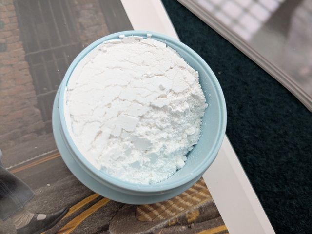 ヒッツディファレント トゥースパウダー プレミアム ブライト 50の中身の写真