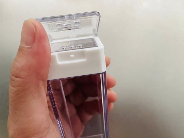 セリア 上から見えるスパイスボトル 片手でも扱える