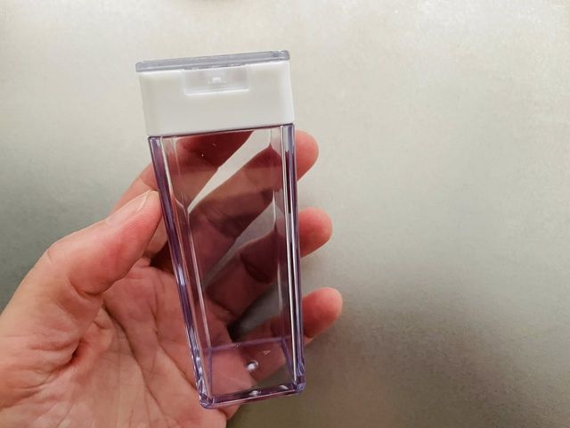 セリア 上から見えるスパイスボトル スリムな形