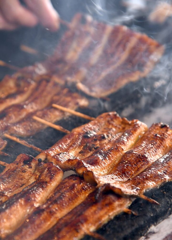 明星食品は7日、カップ焼そば「明星 一平ちゃん夜店の焼そば」シリーズから「蒲焼（かばやき）のたれ味」を9年ぶりに復活させて、20日から発売すると発表しました。麵119グラム入りで価格は税別237円です。