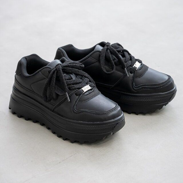 2025秋冬しまむら黒厚底スニーカー