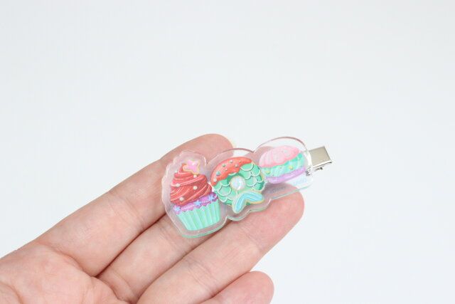 ダイソーのアクリル前髪クリップ ディズニープリンセス フードのアリエルのデザイン