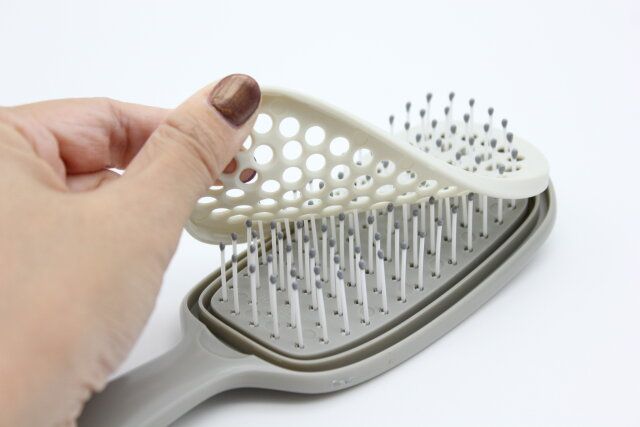 ダイソーのお手入れしやすいヘアブラシのシート