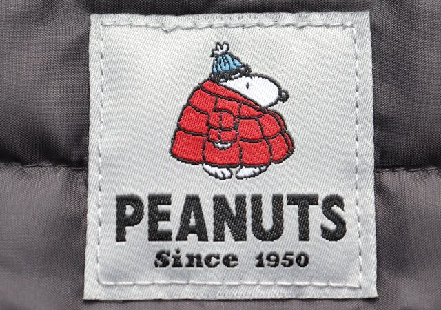 スヌーピーのロゴタグ