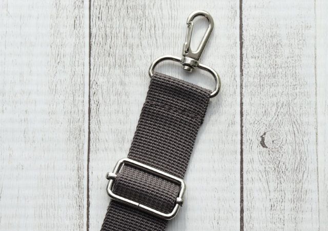 取り外し可能のショルダーストラップ