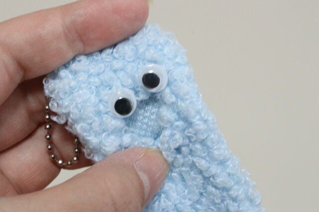 セリアの口が開いてるリップケース モンスター