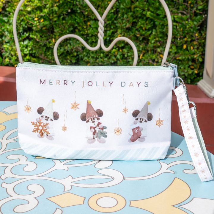 東京ディズニーリゾート“ディズニー・クリスマス2025”スーベニアおてふきキャリー1