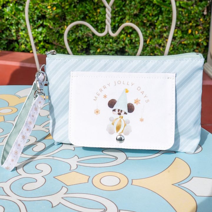 東京ディズニーリゾート“ディズニー・クリスマス2025”スーベニアおてふきキャリー