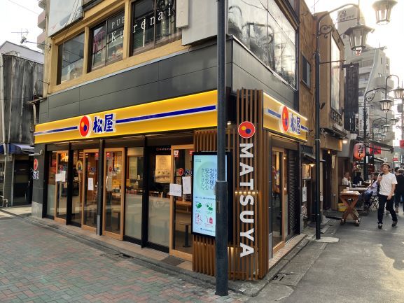 松屋フーズが運営する牛丼チェーン「松屋」は7日、秋限定メニュー「厚切り豚カルビと茄子の辛味噌炒め」を発売しました。