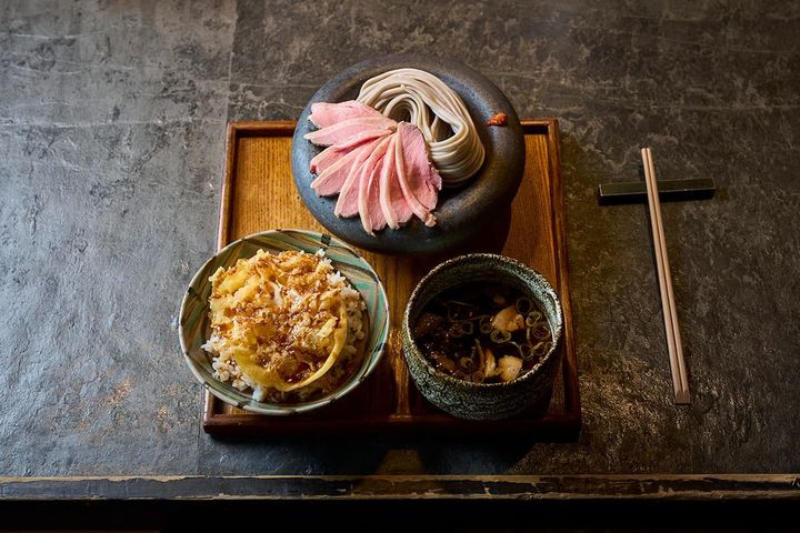 「塩鴨つけSOBA肉増し&卵天ぷら飯」1880円