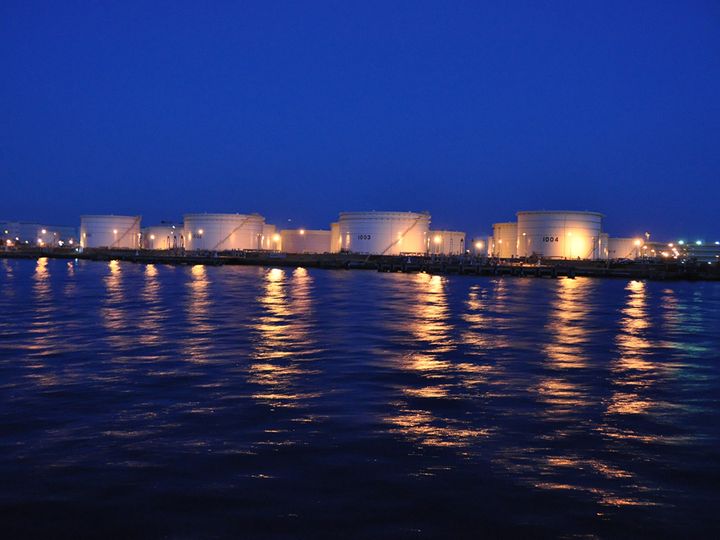 京浜運河（撮影：工場夜景ジャングル・クルーズ）