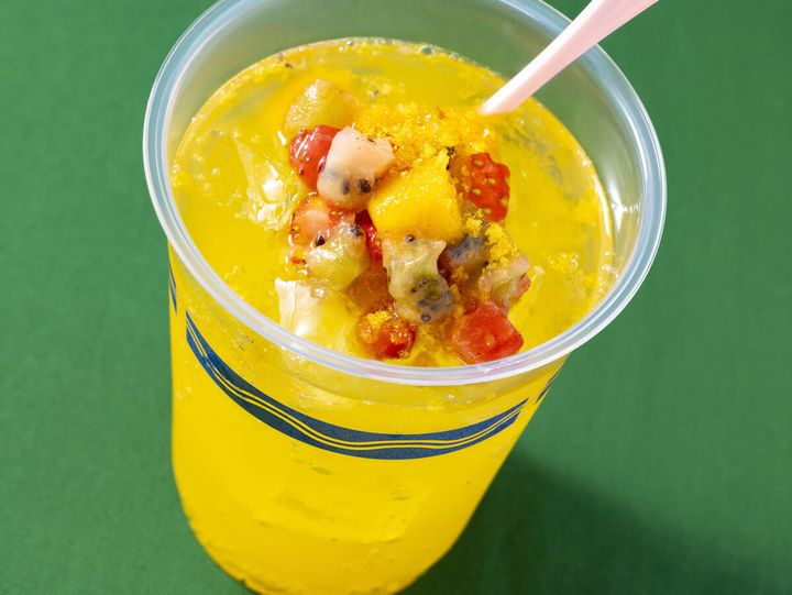 ニューヨーク・デリ「スペシャルカクテル（スパークリングワイン＆フルーツ）」