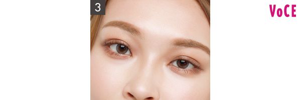 まつげもブラウンで統一してこなれ感を