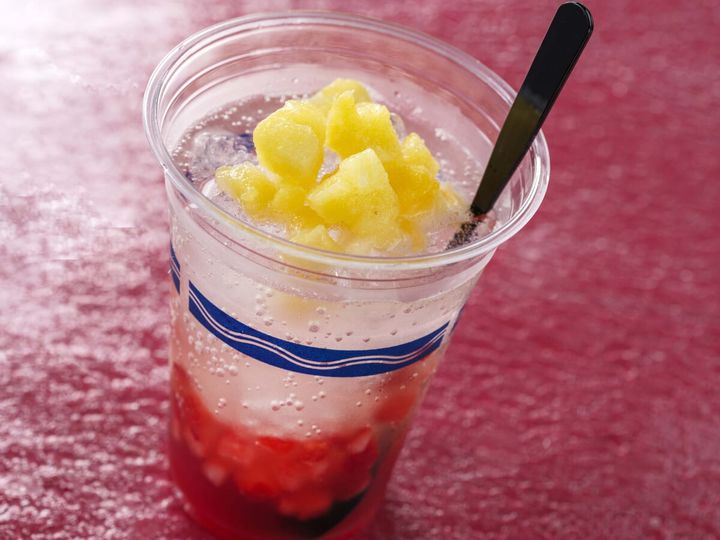 トルバドールタバン「スパークリングカクテル（ラズベリーリキュール＆パイナップル）」