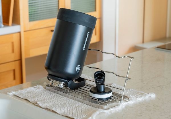 哺乳瓶から水筒まで長く使える！スポンジまで立てられる多機能水切りスタンドが登場