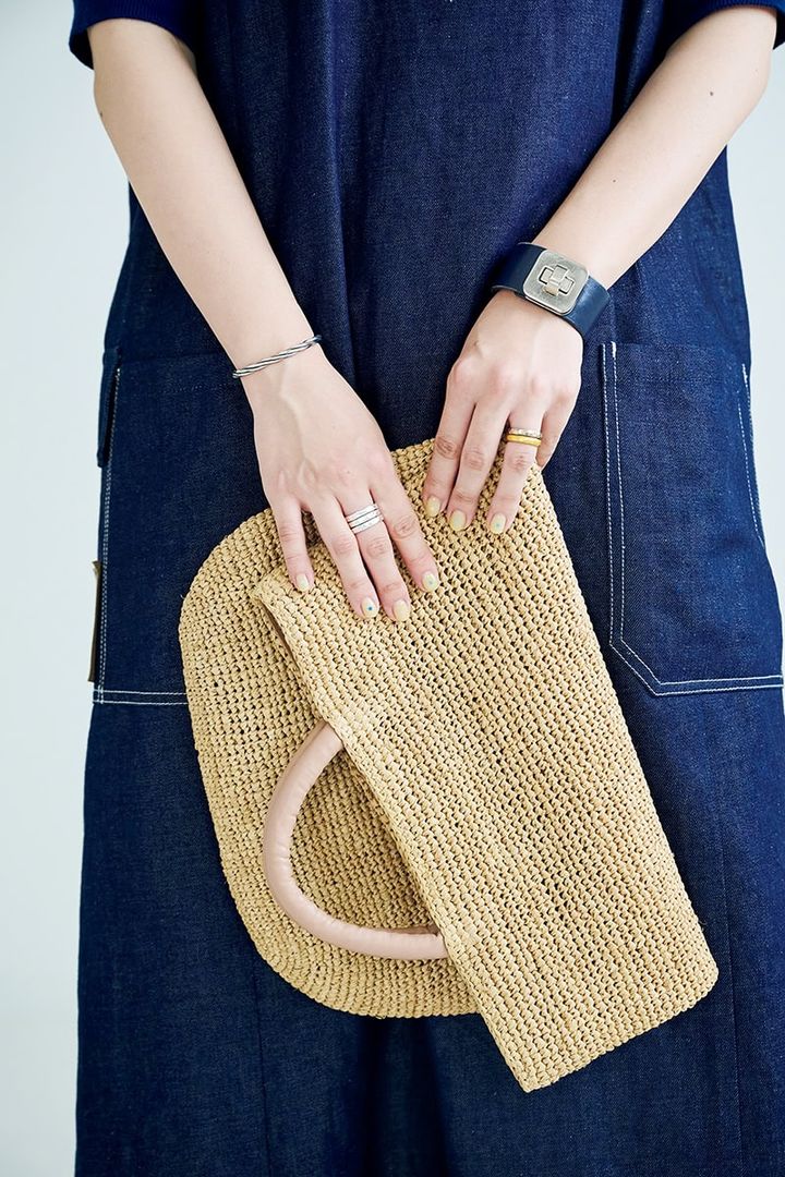 ア ポワン ウテセのバッグは折りたたんで持っても◎