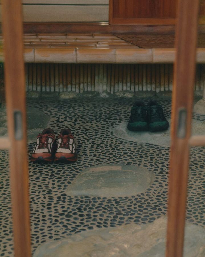 10月1日（水）よりBEAMS、BEAMS BOY取扱店舗（一部店舗を除く）およびビームス公式オンラインショップにて発売。秋冬のスタイルにさらなる深みを加えてくれる本作をお見逃しなく。