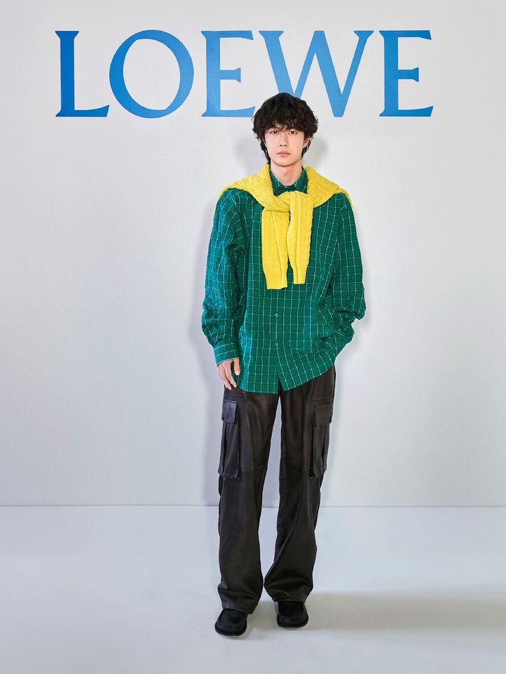 1200-LOEWE_SS26_WW_SHOW_VIP_PHOTOCALL_Wang-Yibo-_LOEWE_SS26_251003_PHOTOCALL-_000_ALL_CARD_568_4x5.jpg