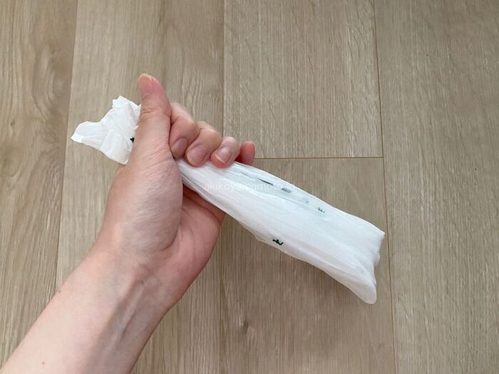 レジ袋は畳みません！「超コンパクト」な結び方。立ったままで簡単にできちゃいます♪