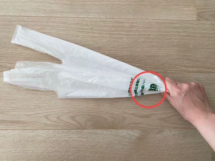 レジ袋は畳みません！「超コンパクト」な結び方。立ったままで簡単にできちゃいます♪