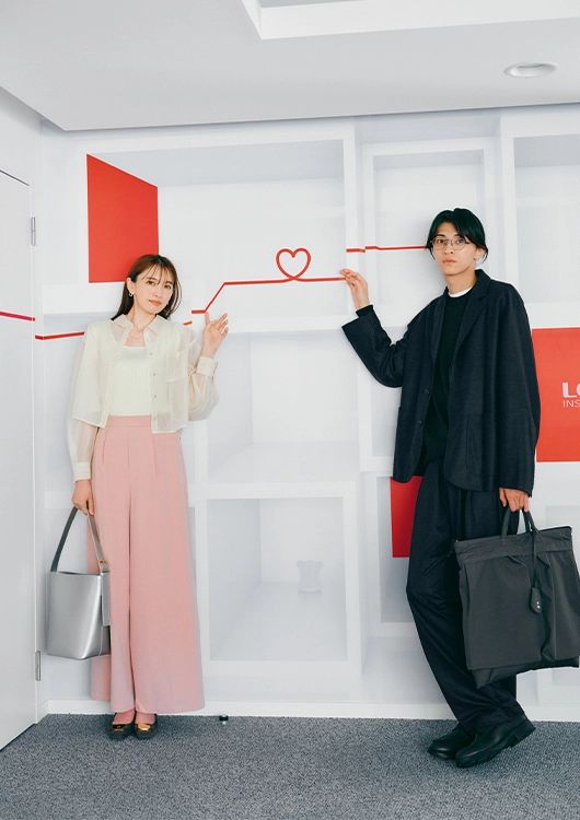 短丈シャツ×ピンクパンツで叶える快適通勤コーデ