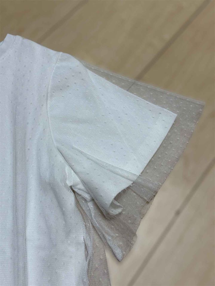 画像: 控えめの水玉で大人も着やすい