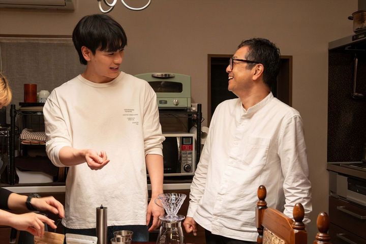 映画『富士山と、コーヒーと、しあわせの数式』メイキングカット （C）2025「富士山と、コーヒーと、しあわせの数式」 width=