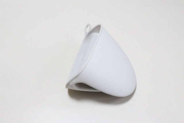 ダイソーのスリムなシリコーン鍋つかみ