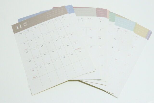 ダイソーのカレンダーシール 縦 シンプルはニュアンスカラーがおしゃれ