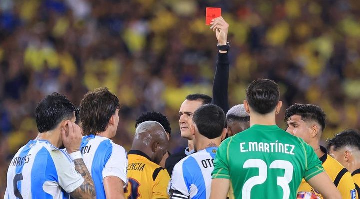 W杯連覇を狙うアルゼンチン、重鎮スター選手が本大会初戦で出場停止か