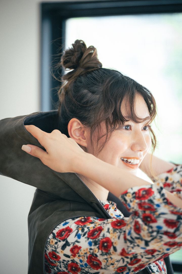 いよいよ秋本番のムード。花柄ワンピースにデニムをINしてカジュアルに【FUDGE FRIEND おしゃれさんの毎日コーディネート vol.605｜RAN】