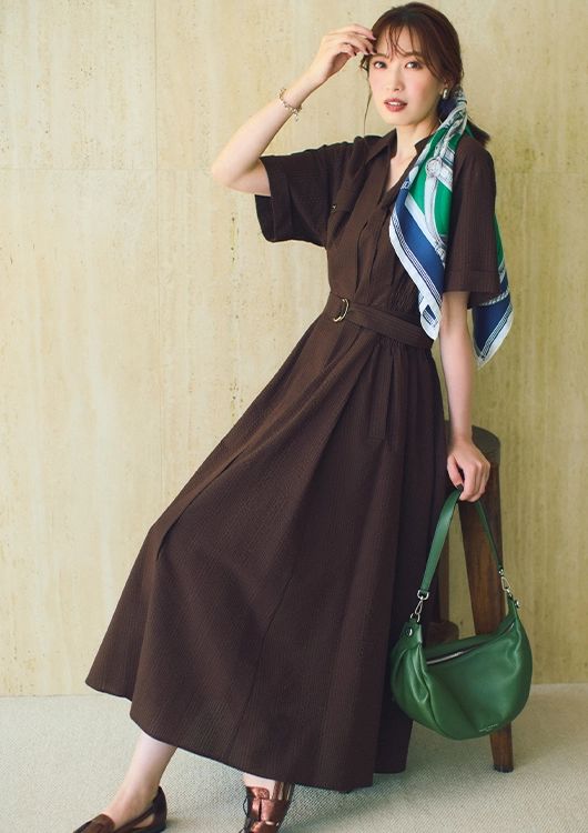 グリーンのスカーフをヘアにON。小面積でもこんなに絵になる！