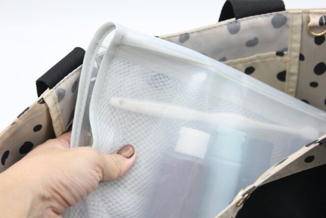 ダイソー トラベル吊り下げポーチ 持ち運び サイズ感