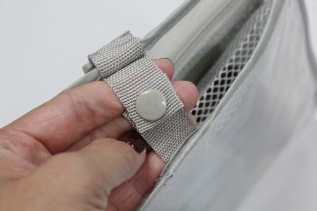 ダイソー トラベル吊り下げポーチ スナップボタン