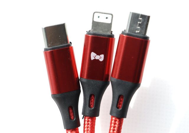 宝島社雑誌付録大人のおしゃれ手帖11月号のハローキティの豪華デジタルグッズ4点セット4