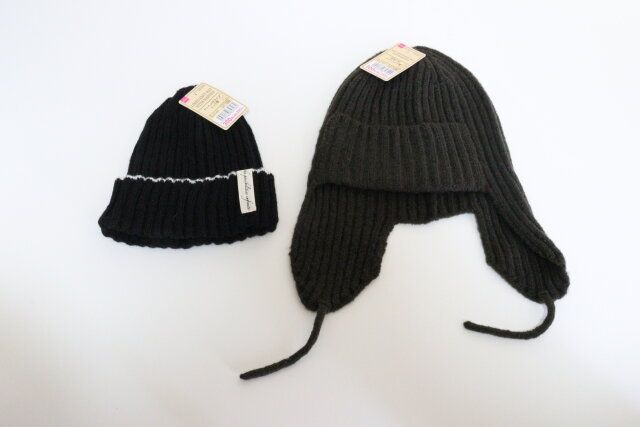ワッペン付ラインニット帽 耳当て付ソフトニット帽